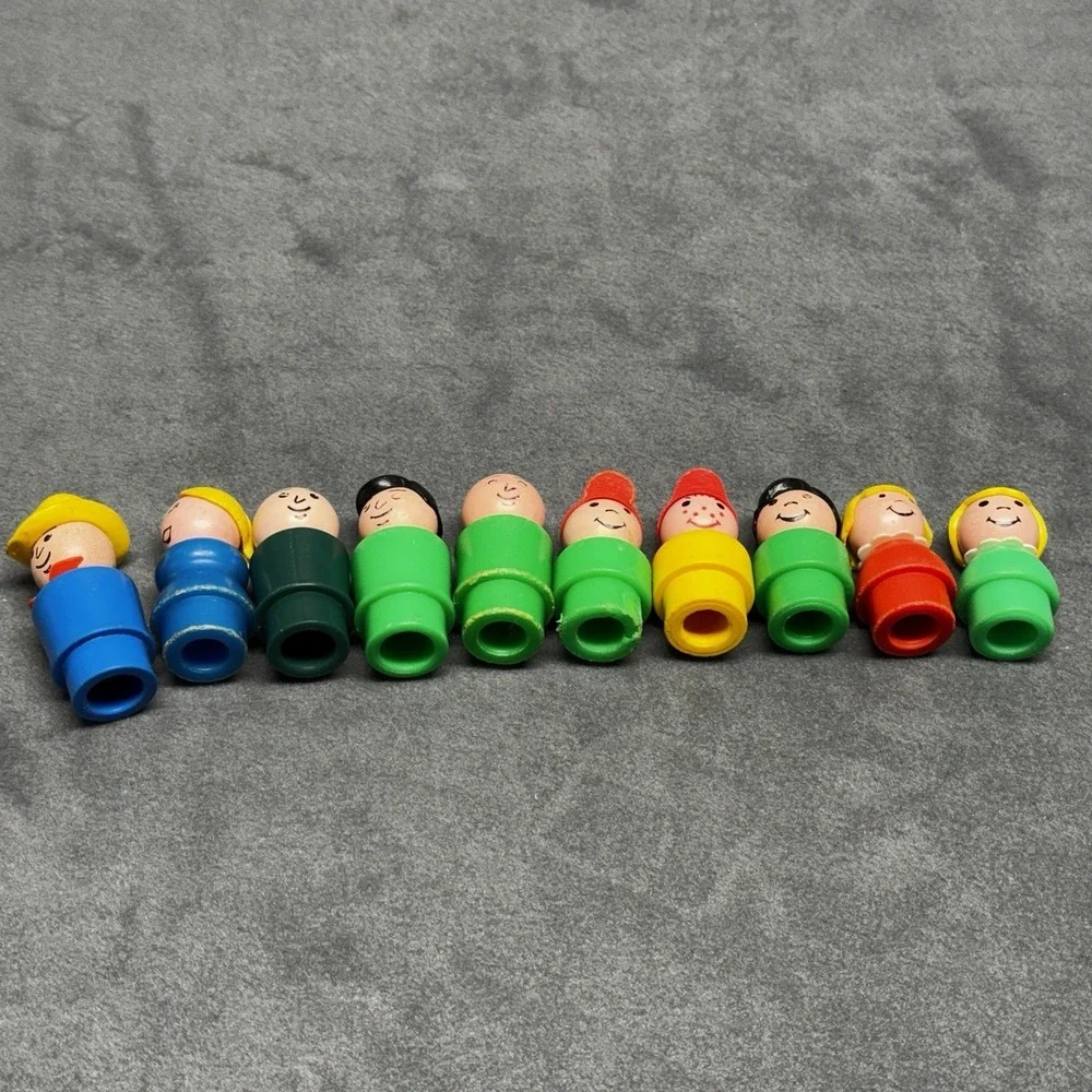 Lot of 10 Vintage of Assorted Fisher Price Little People Figures Plastic